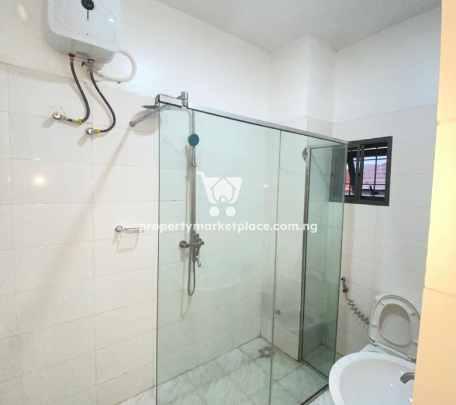 Excellent 4 bedroom terrace duplex in a nice and serene area