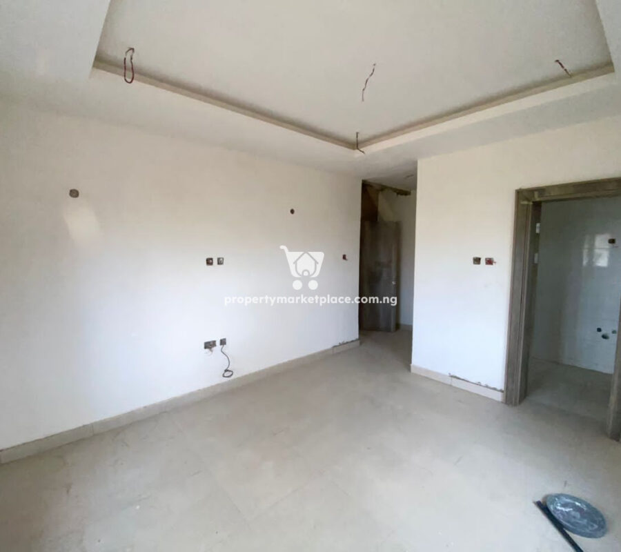 Luxurious 3 bed flat with a room boys quarters with good finishing