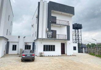 Luxurious 5 bedroom detached duplex + Bq in a nice & serviced estate