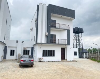 Luxurious 5 bedroom detached duplex + Bq in a nice & serviced estate