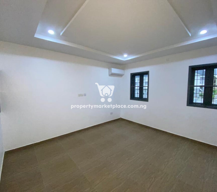 Excellent 4 bedroom terrace duplex in a nice and serene area