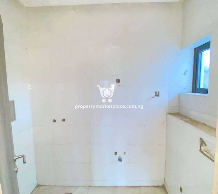 Luxurious 3 bed flat with a room boys quarters with good finishing