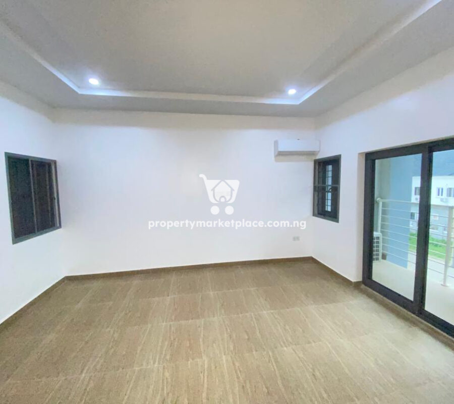 Excellent 4 bedroom terrace duplex in a nice and serene area