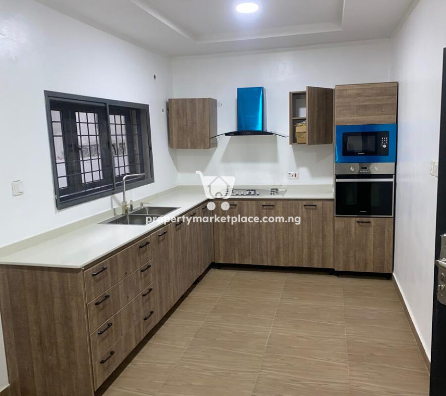 Excellent 4 bedroom terrace duplex in a nice and serene area