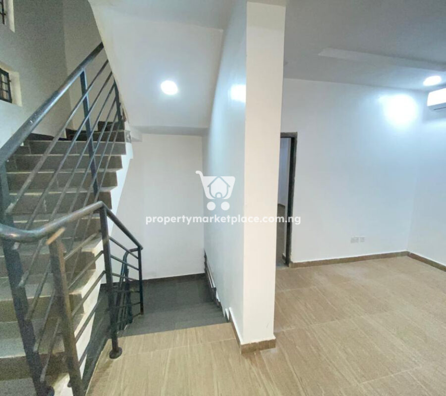 Excellent 4 bedroom terrace duplex in a nice and serene area
