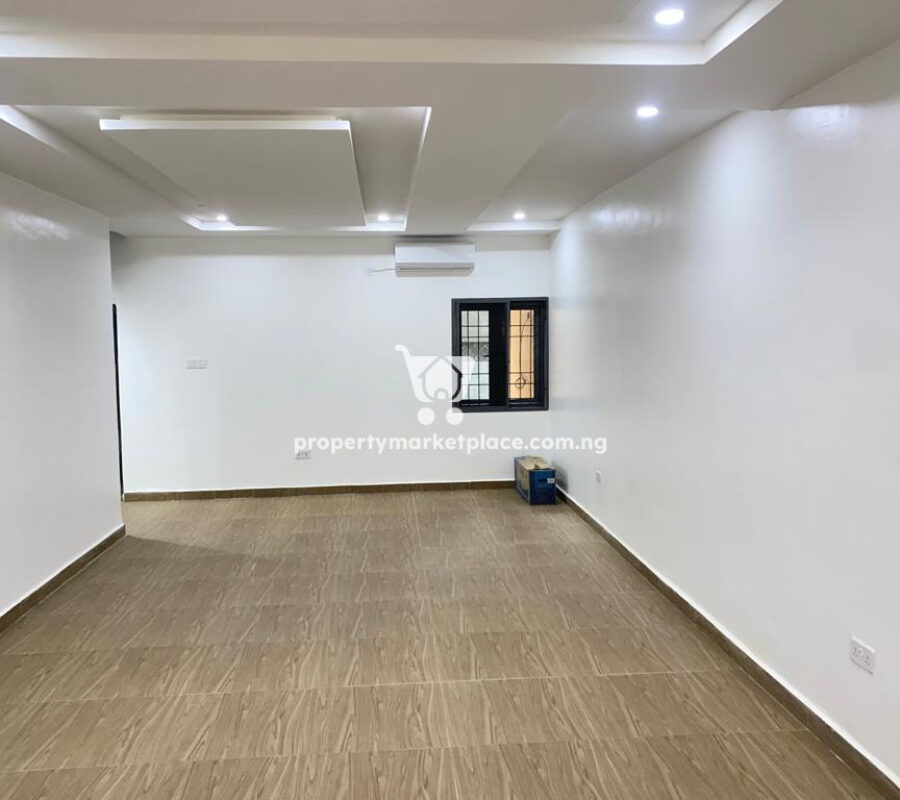 Excellent 4 bedroom terrace duplex in a nice and serene area
