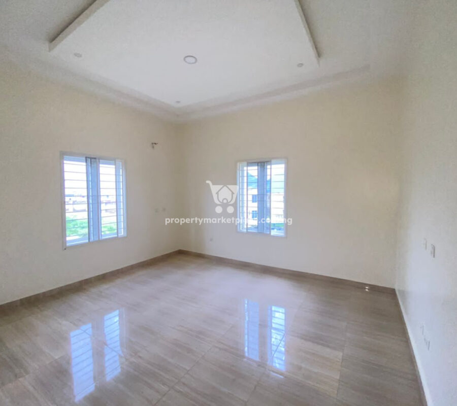 Tastefully finished 5 bedroom terrace duplex + Bq in a nice area