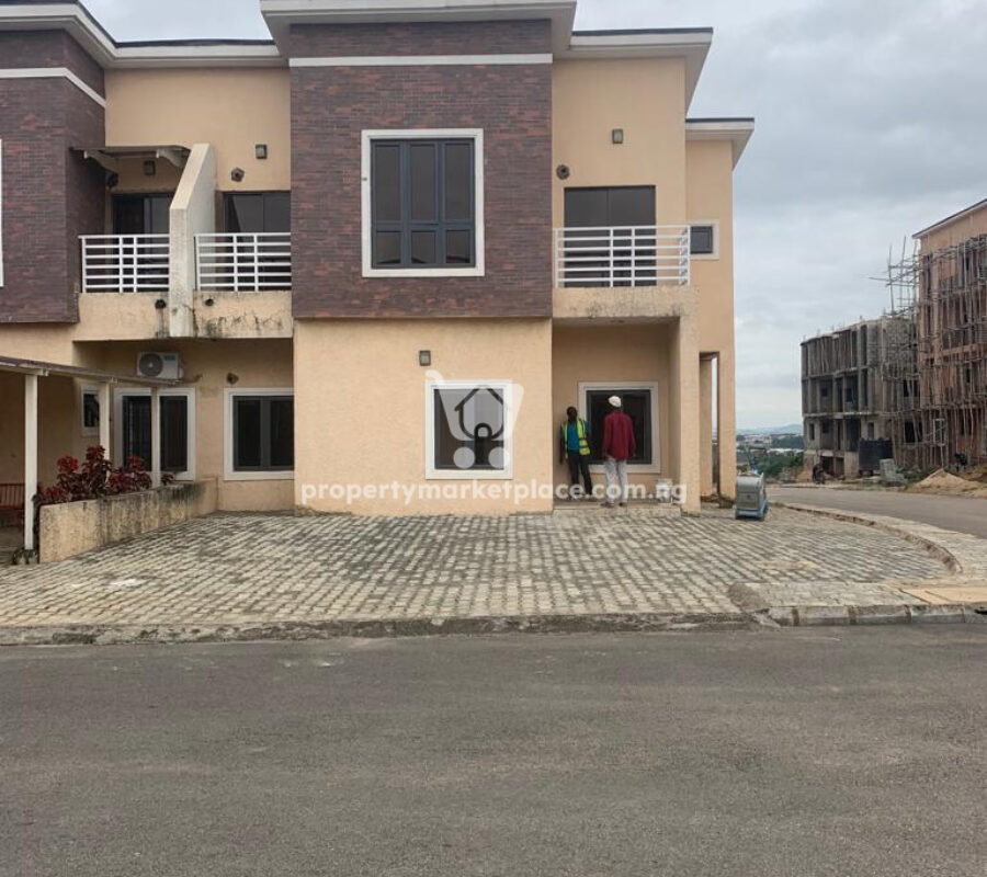 Newly built 4 bedroom terrace duplex in a nice area with tarred road