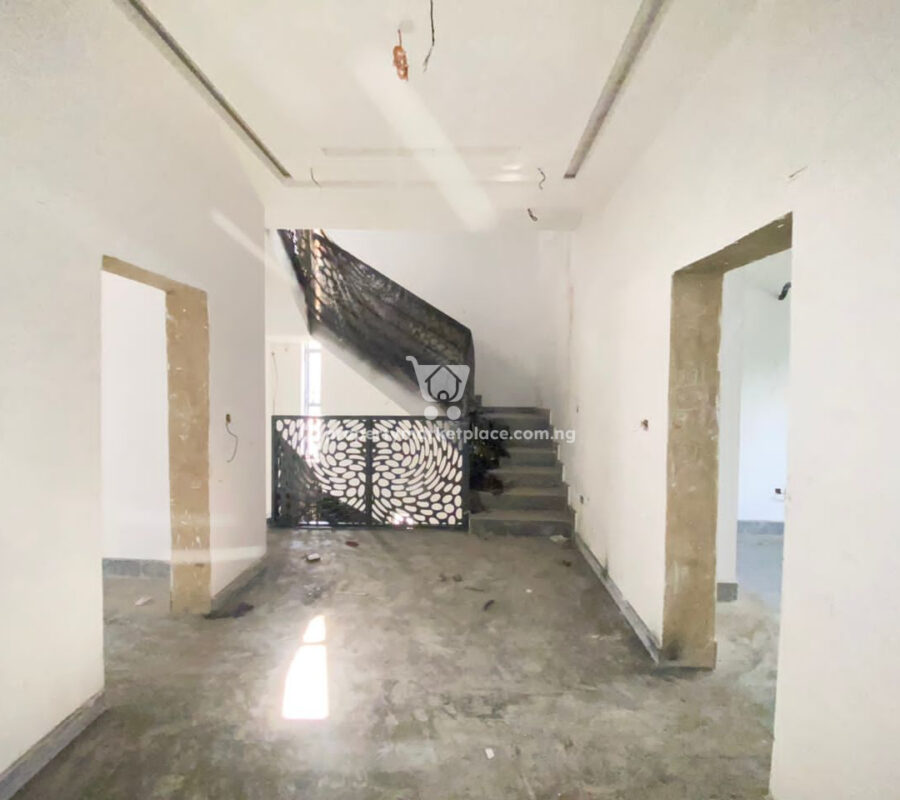 Massive 4 bedroom detached duplex with Bq in a nice area with tarred roads