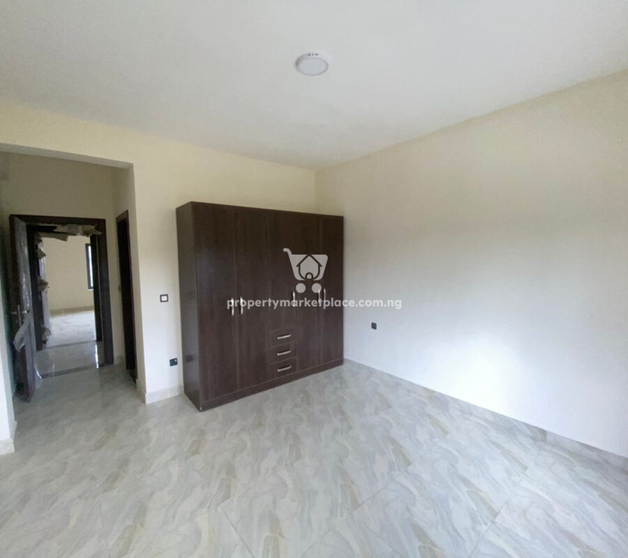 4 bedroom flat with modern finishing in a nice area
