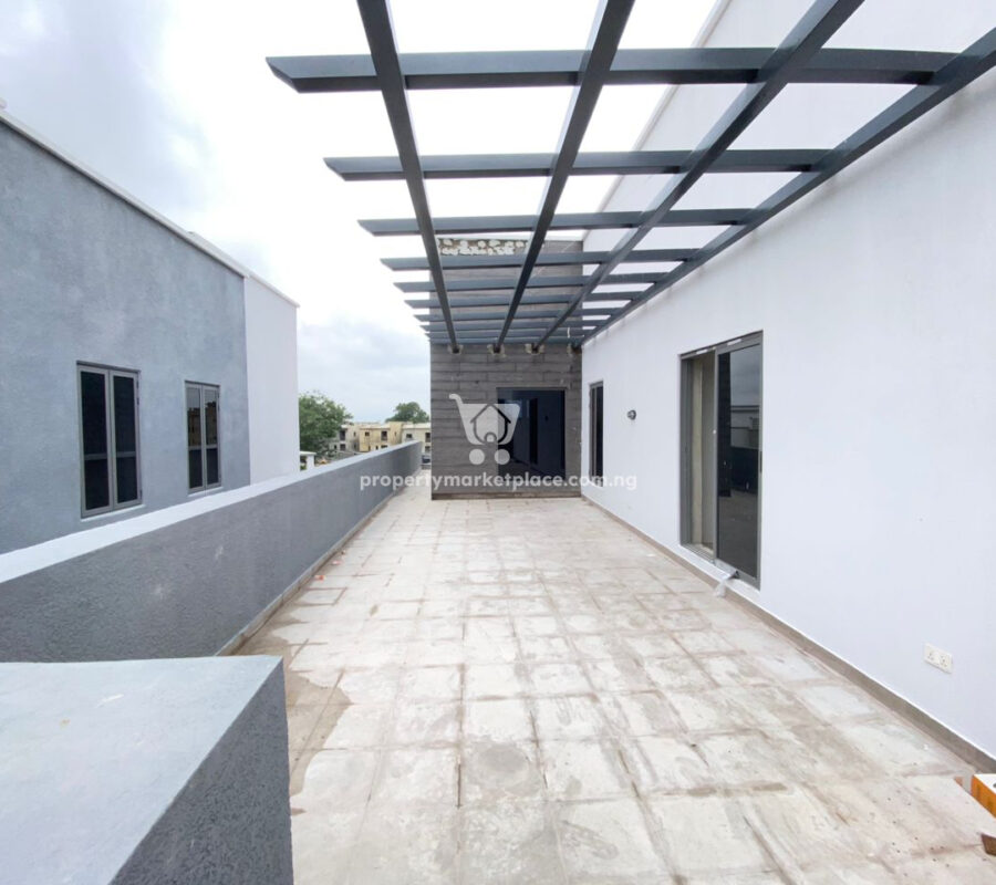 Fully automated 5 bedroom detached duplex with 2 rooms basement