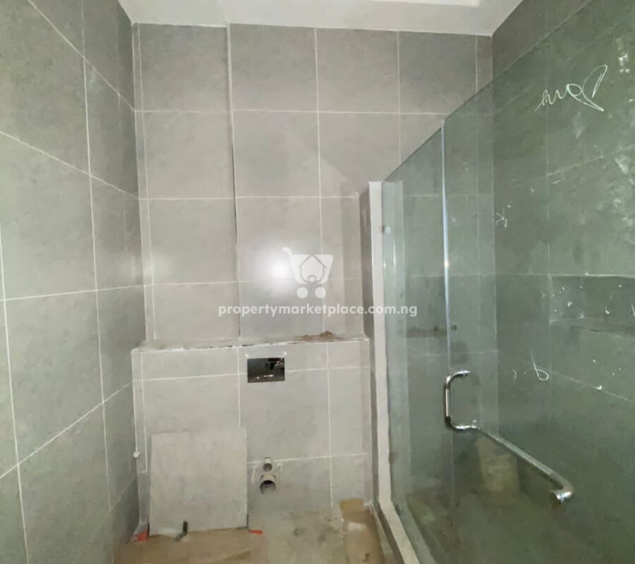 Massive 4 bedroom detached duplex with Bq in a nice area with tarred roads