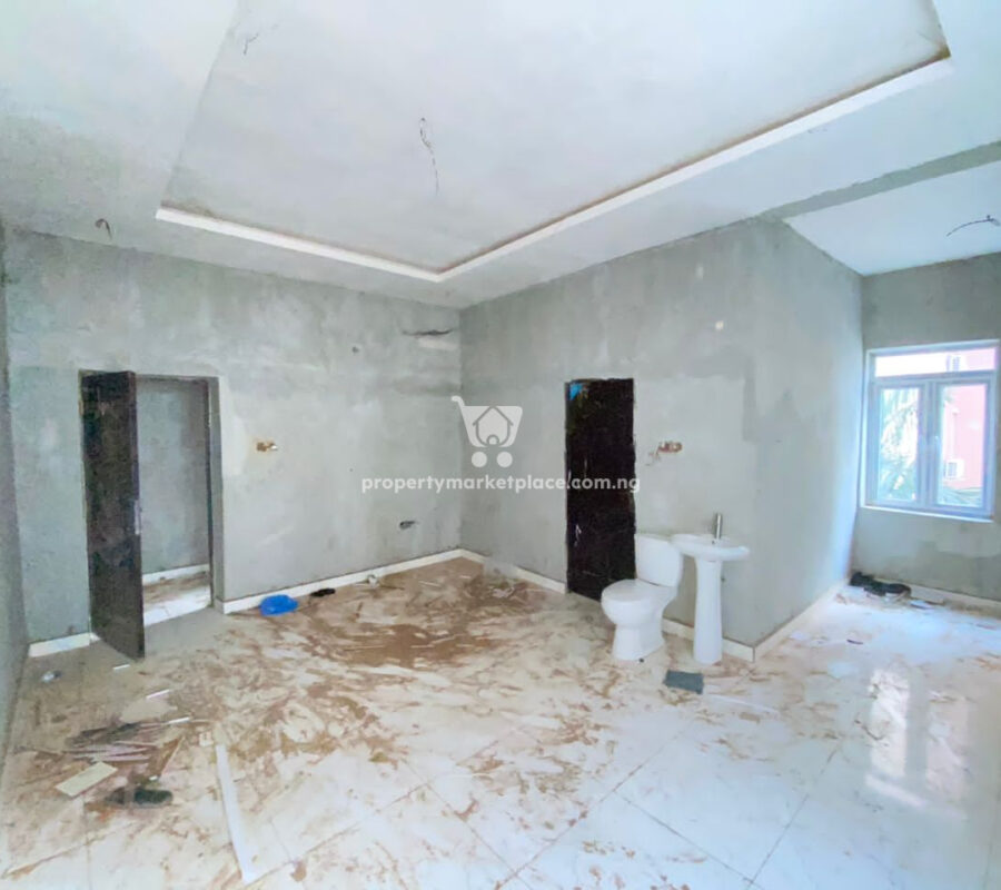 Luxurious and tastefully finished 3 bedroom flat in a nice area