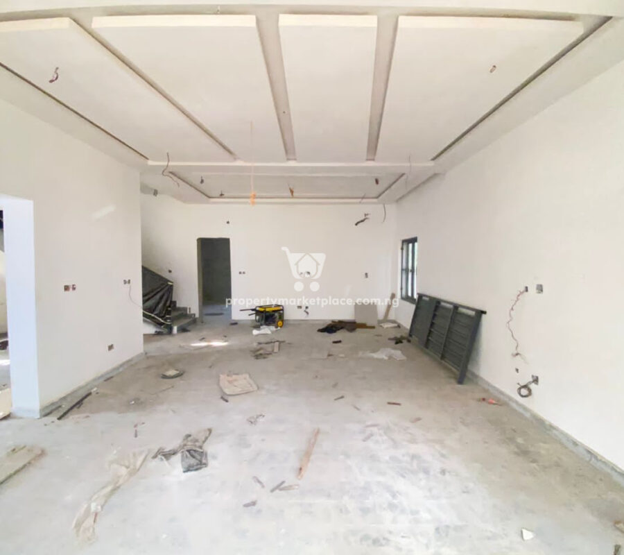 Massive 4 bedroom detached duplex with Bq in a nice area with tarred roads