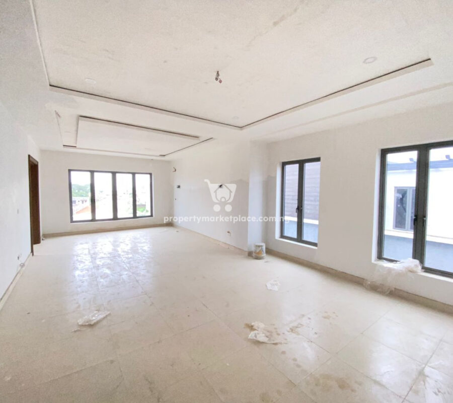 Fully automated 5 bedroom detached duplex with 2 rooms basement