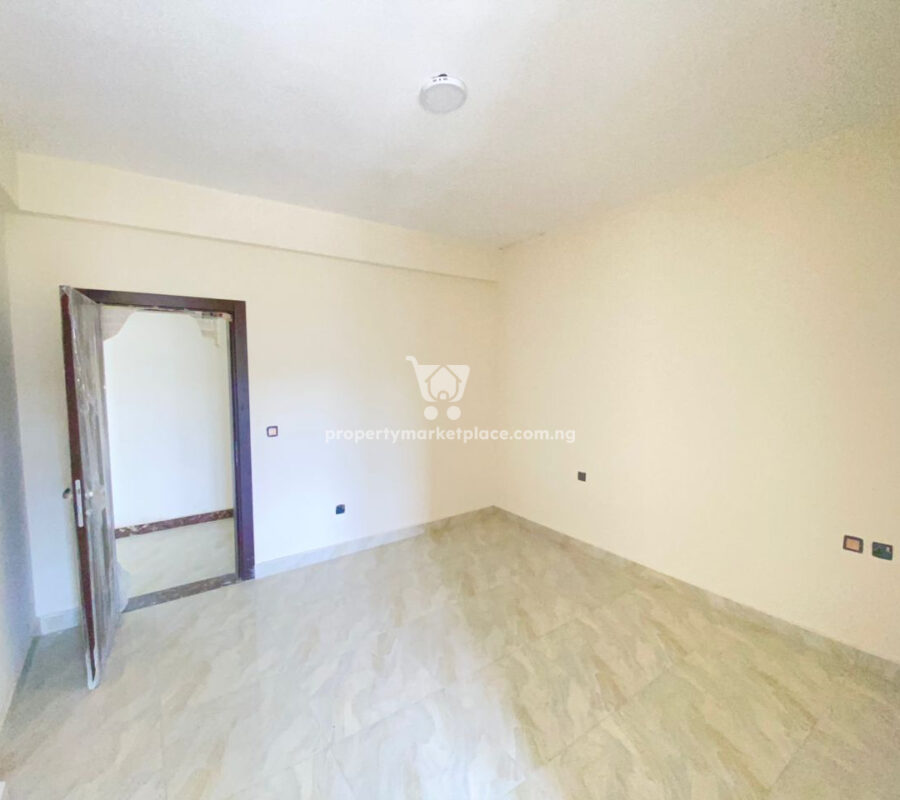 4 bedroom flat with modern finishing in a nice area