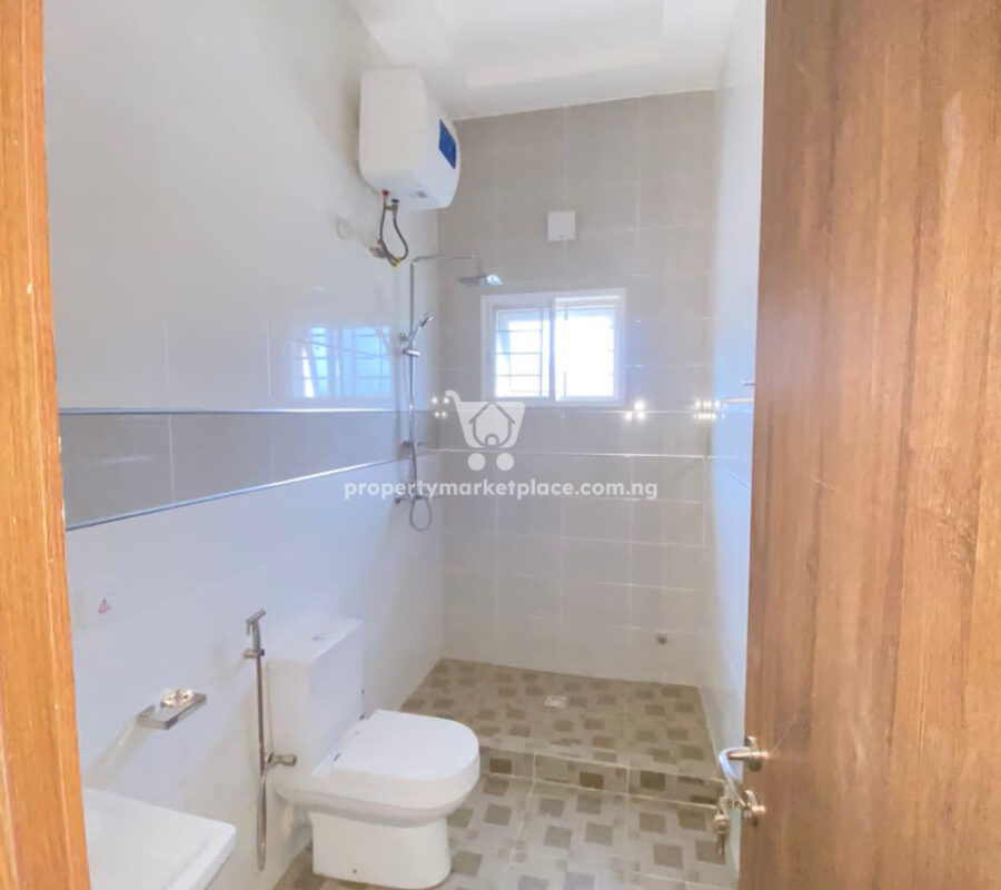 Tastefully finished 5 bedroom terrace duplex + Bq in a nice area