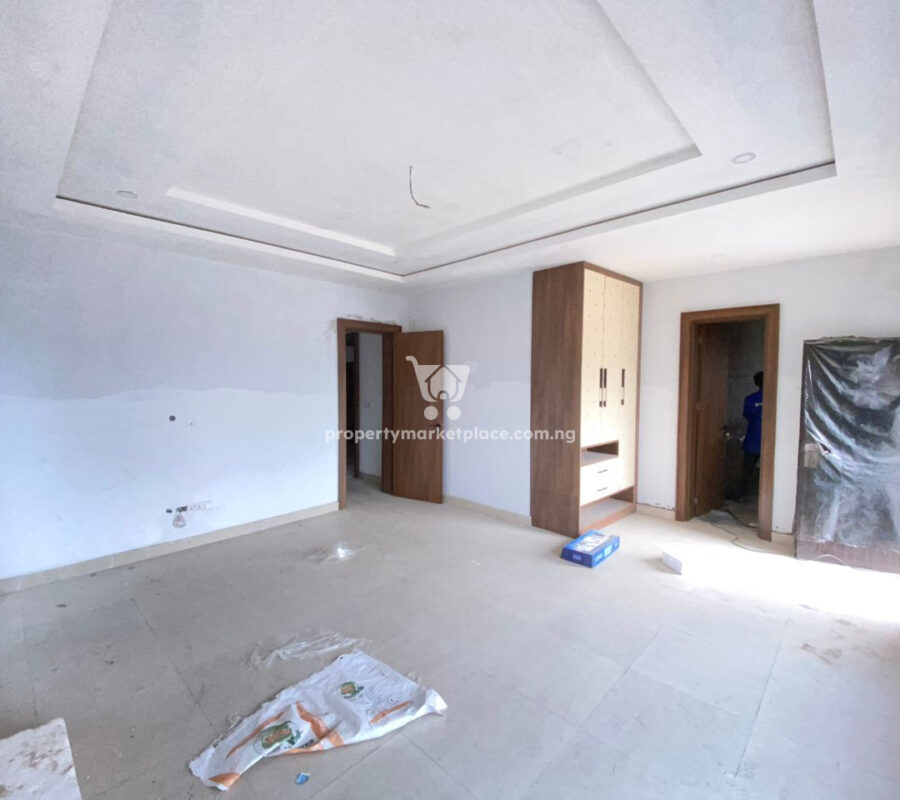Fully automated 5 bedroom detached duplex with 2 rooms basement