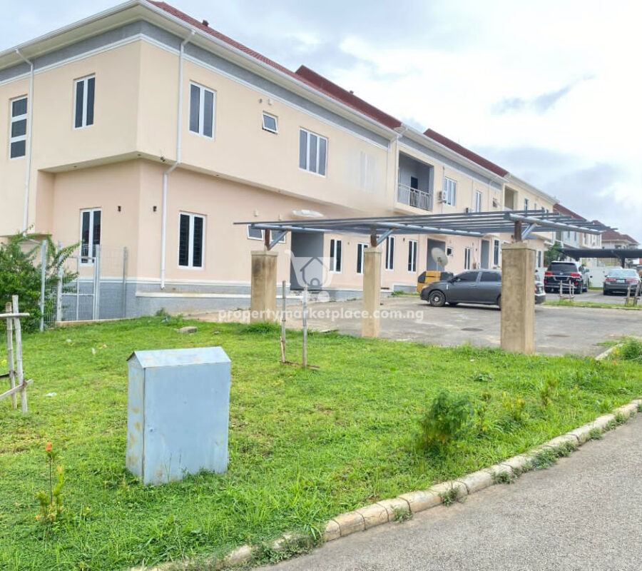 Tastefully finished 5 bedroom terrace duplex + Bq in a nice area