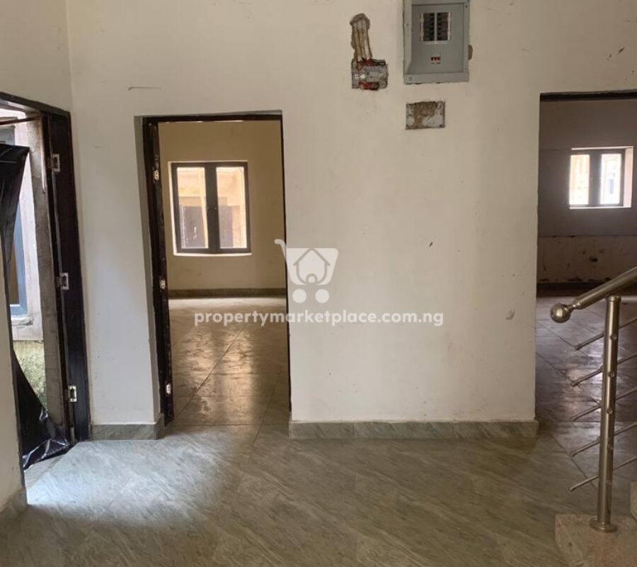 Newly built 4 bedroom terrace duplex in a nice area with tarred road