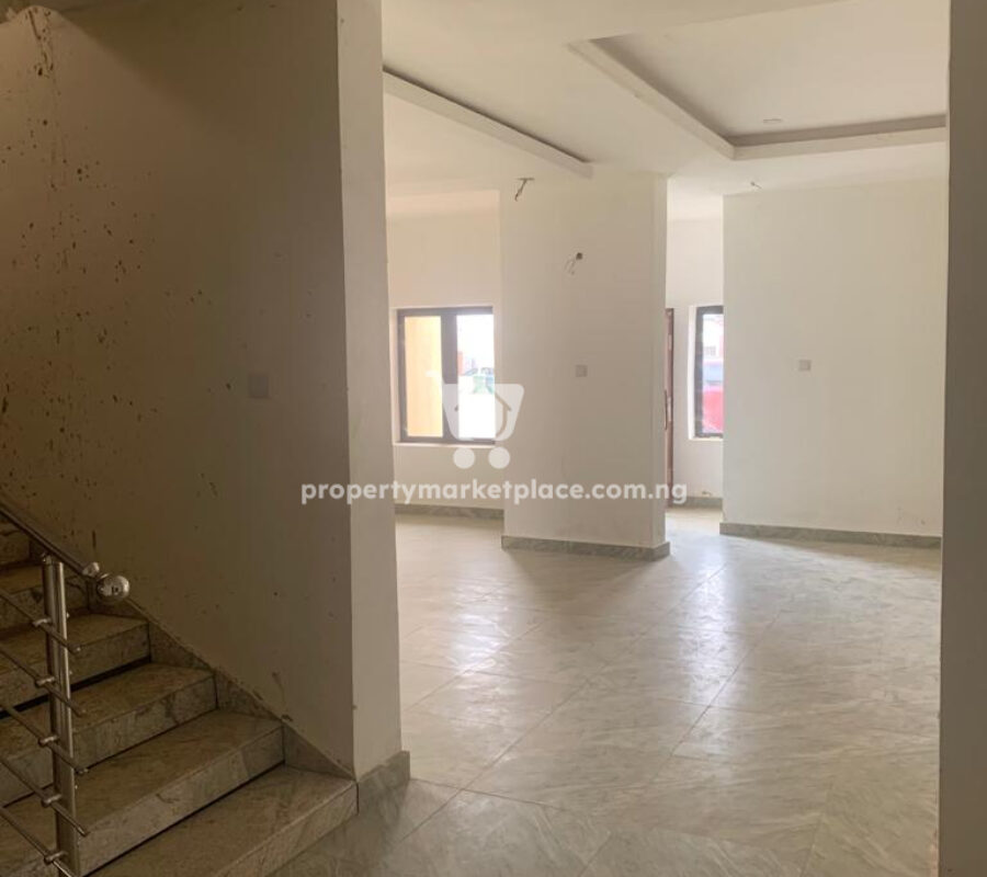 Newly built 4 bedroom terrace duplex in a nice area with tarred road