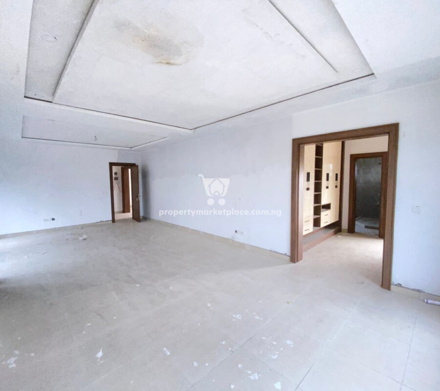 Fully automated 5 bedroom detached duplex with 2 rooms basement