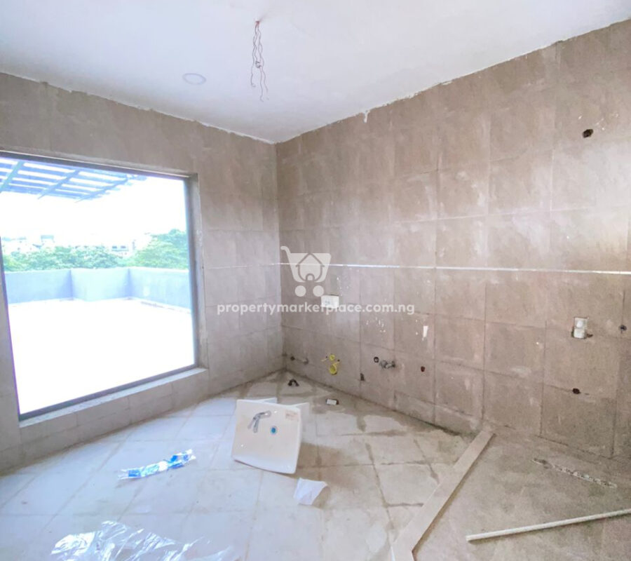 Fully automated 5 bedroom detached duplex with 2 rooms basement