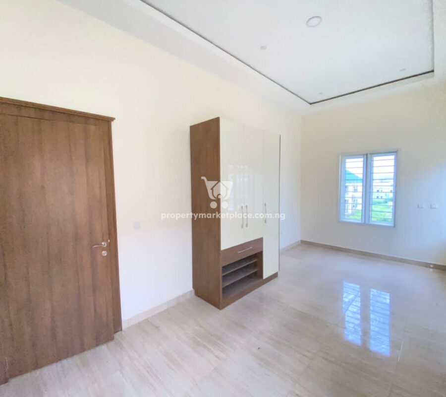 Tastefully finished 5 bedroom terrace duplex + Bq in a nice area