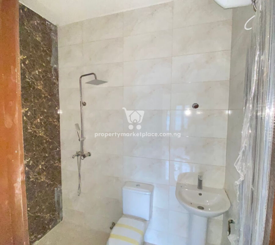 4 bedroom flat with modern finishing in a nice area