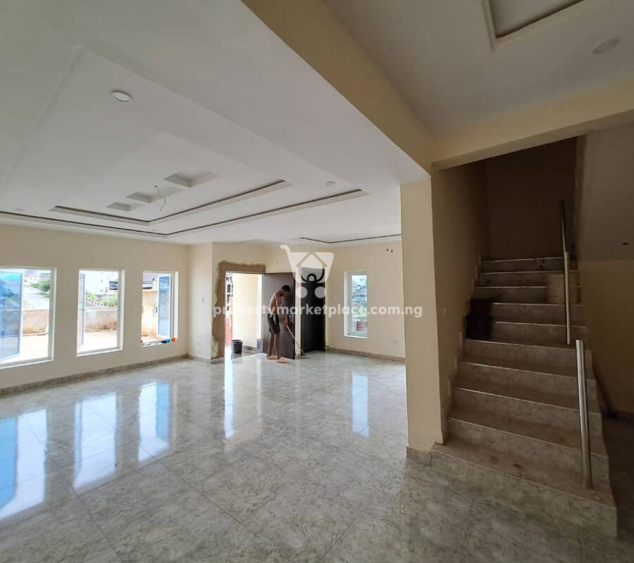 Luxurious 4 bedroom terrace duplex with modern finishing in a nice area