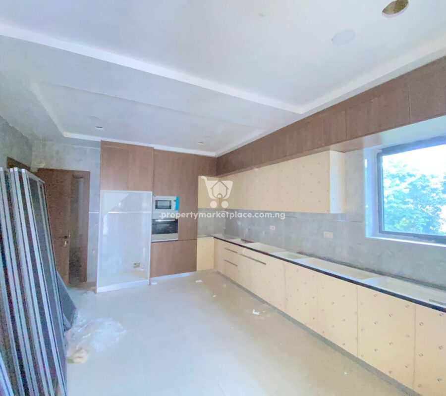 Fully automated 5 bedroom detached duplex with 2 rooms basement