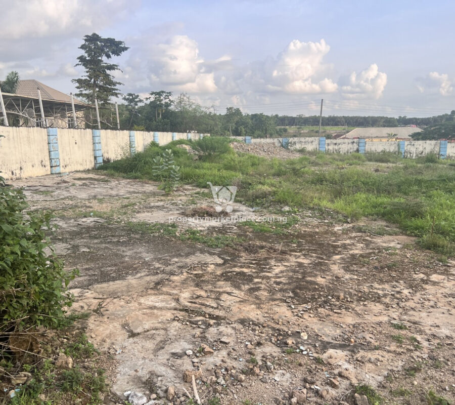 Flat and ready to build land in a nice and serene area