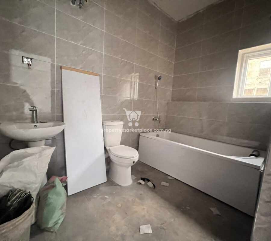 Elegant & luxurious 5 bedroom detached duplex + Bq in a classy estate