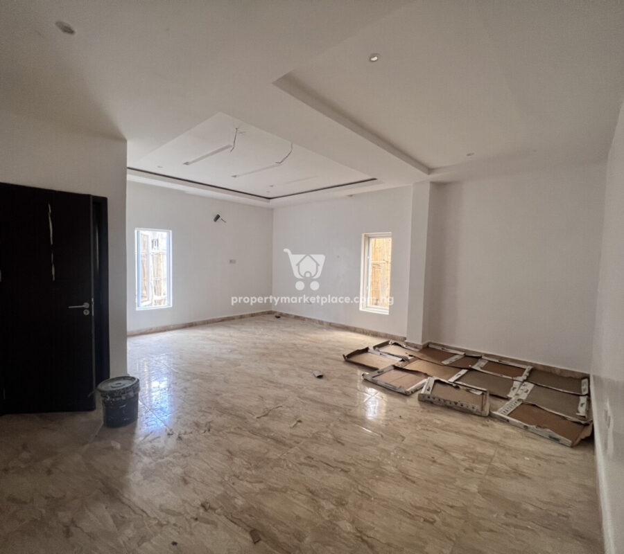 Elegant & luxurious 5 bedroom detached duplex + Bq in a classy estate
