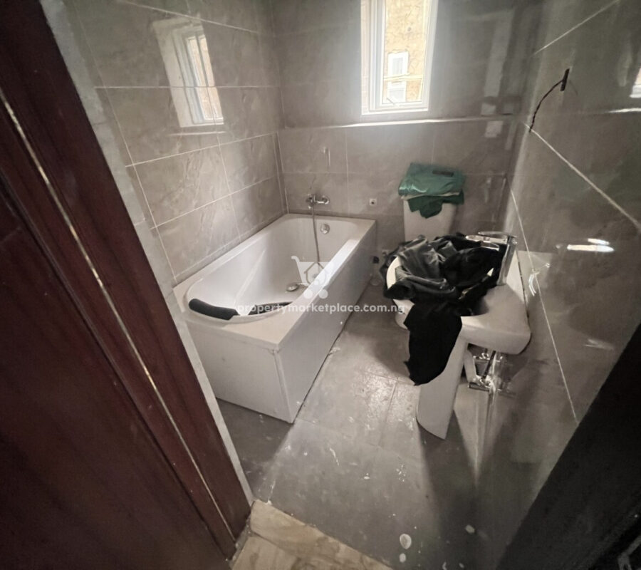 Elegant & luxurious 5 bedroom detached duplex + Bq in a classy estate