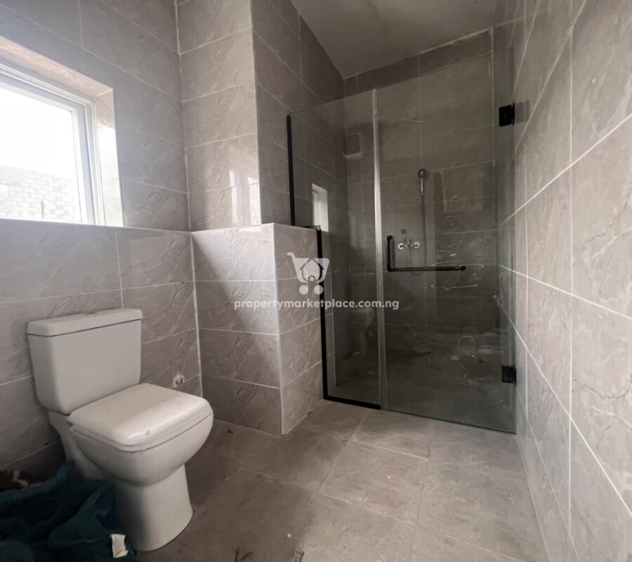 Elegant & luxurious 5 bedroom detached duplex + Bq in a classy estate