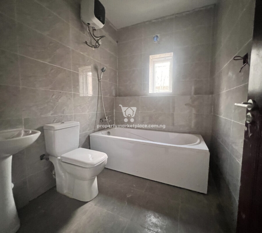 Elegant & luxurious 5 bedroom detached duplex + Bq in a classy estate
