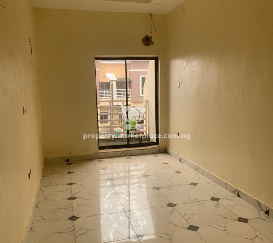 Newly built 4 bedroom terrace duplex in a nice area with tarred road