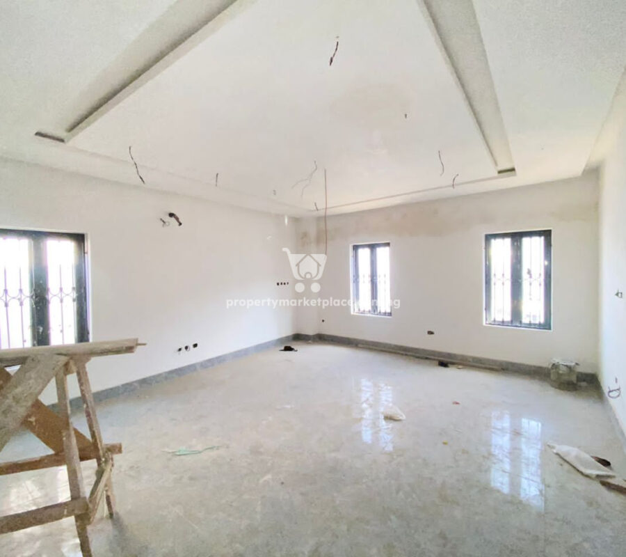 Massive 4 bedroom detached duplex with Bq in a nice area with tarred roads