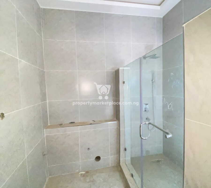 Massive 4 bedroom detached duplex with Bq in a nice area with tarred roads