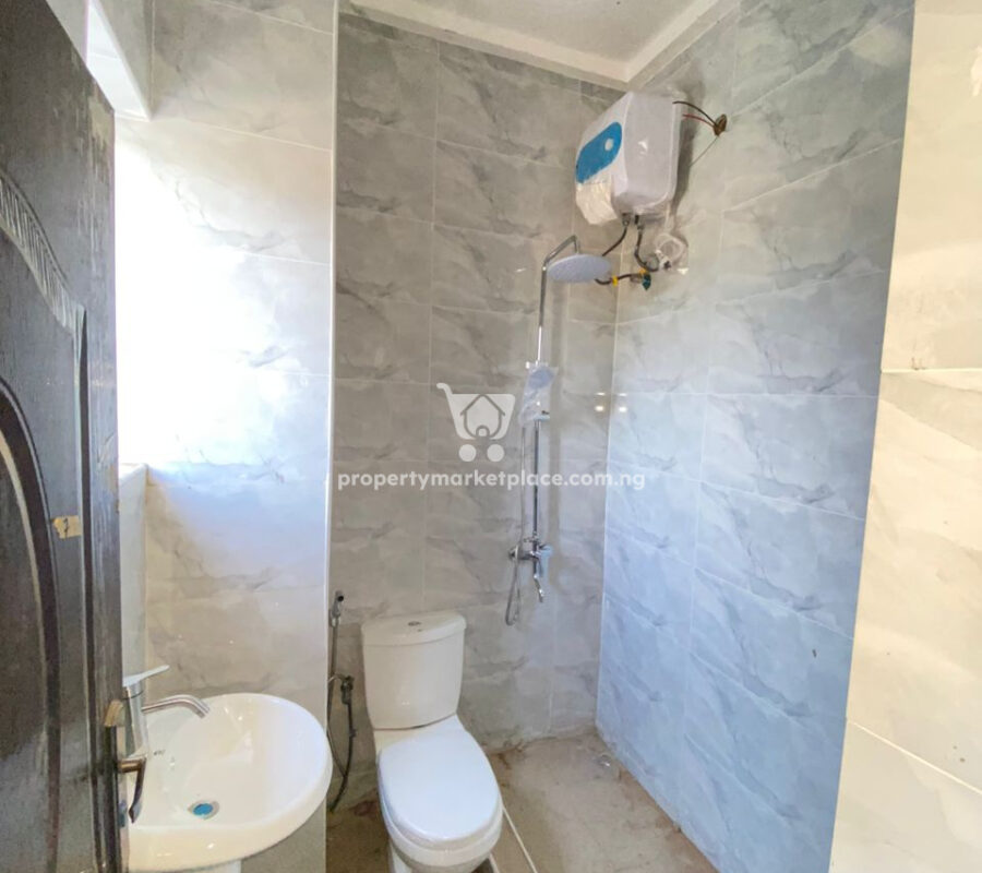 Luxurious and tastefully finished 3 bedroom flat in a nice area