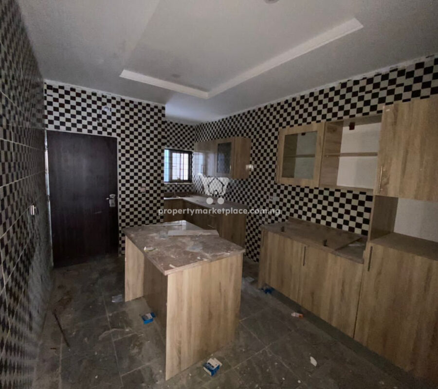 Luxurious 4 bedroom terrace duplex with Bq in a nice area