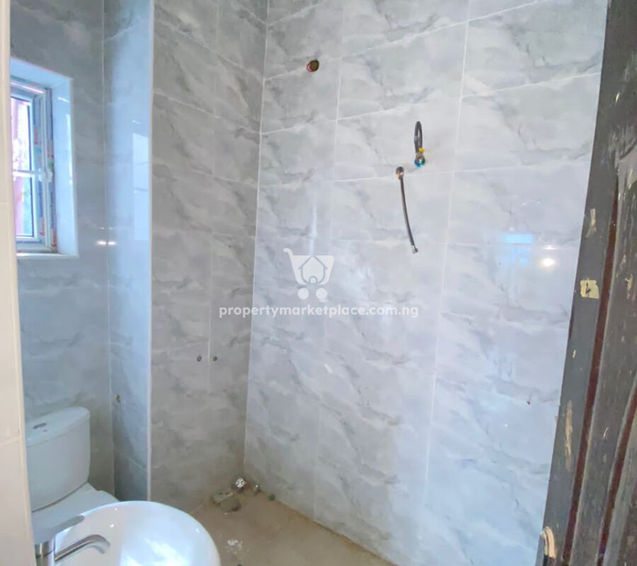 Luxurious and tastefully finished 3 bedroom flat in a nice area