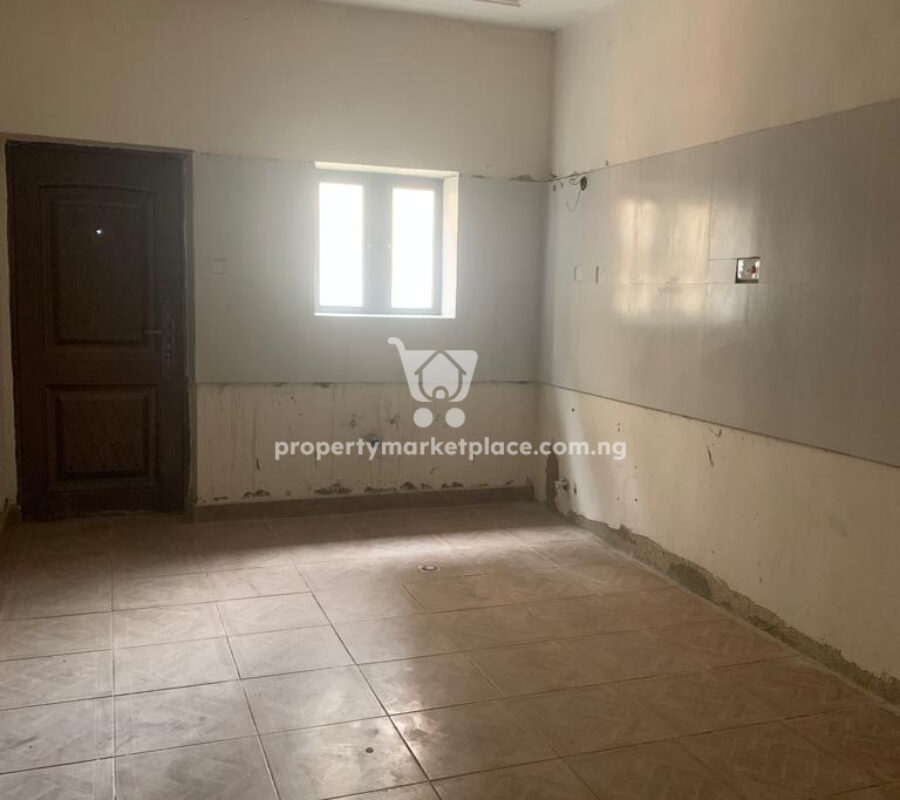 Newly built 4 bedroom terrace duplex in a nice area with tarred road