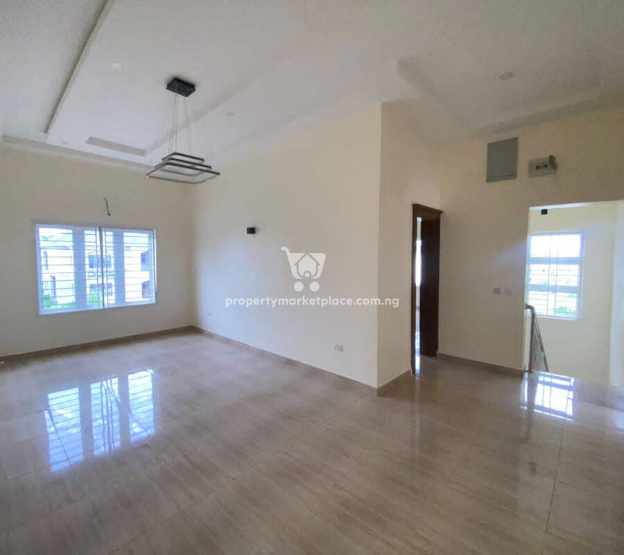 Tastefully finished 5 bedroom terrace duplex + Bq in a nice area
