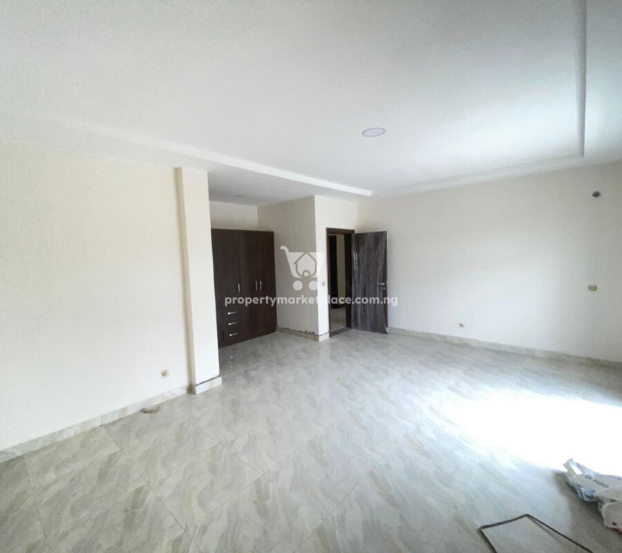 4 bedroom flat with modern finishing in a nice area