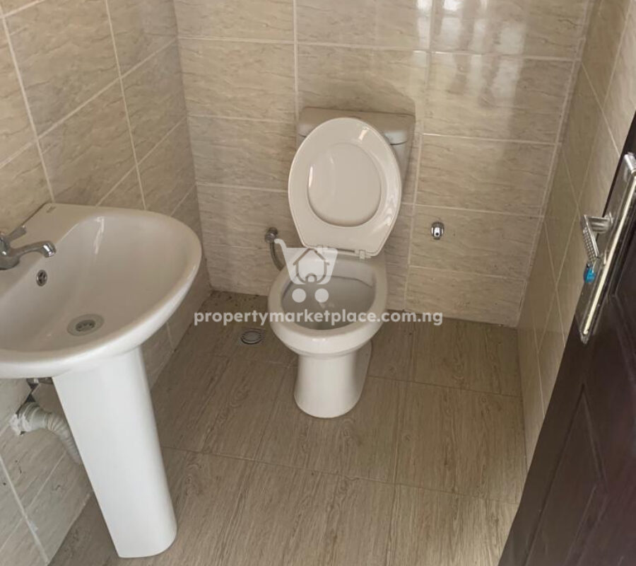 Newly built 4 bedroom terrace duplex in a nice area with tarred road