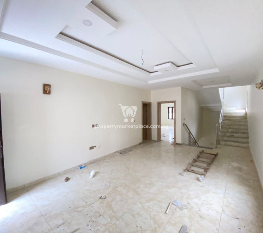 Luxurious 4 bedroom terrace duplex with Bq in a nice area