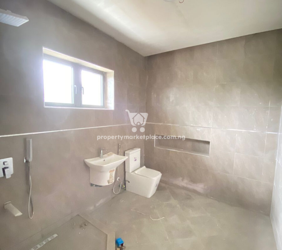 Fully automated 5 bedroom detached duplex with 2 rooms basement