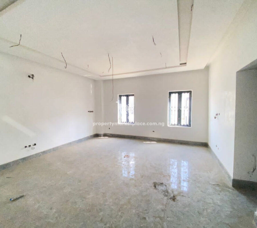 Massive 4 bedroom detached duplex with Bq in a nice area with tarred roads
